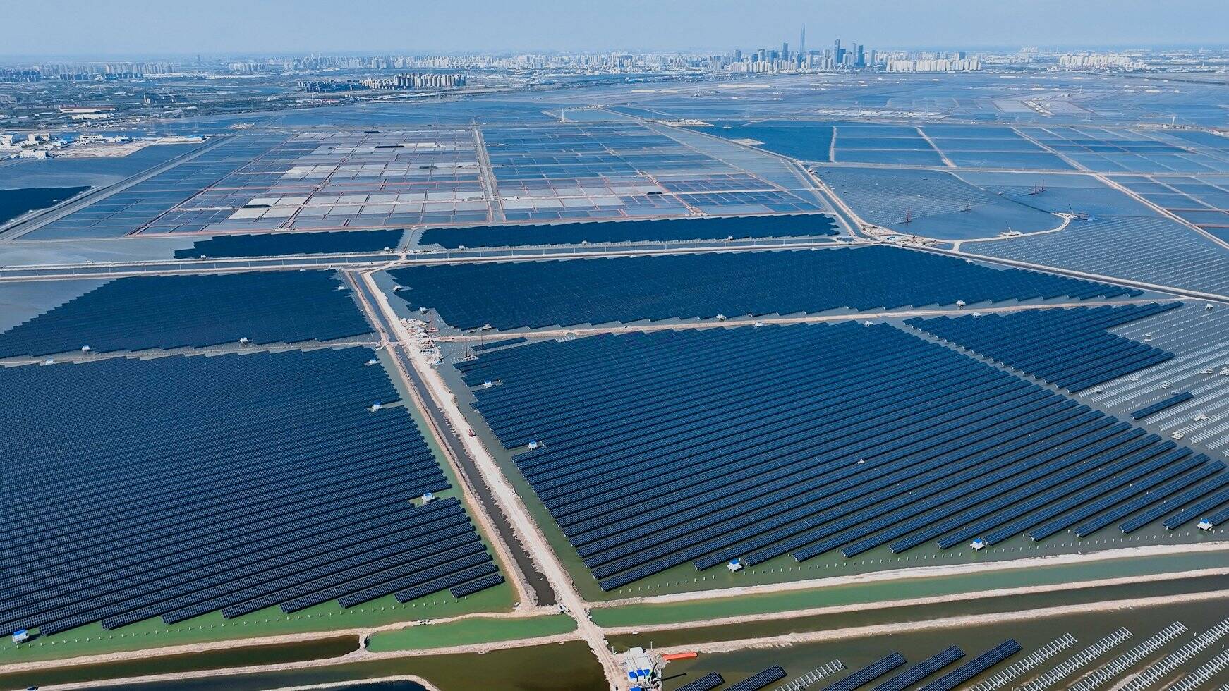 新能源基地建设提速 首批项目冲刺收官